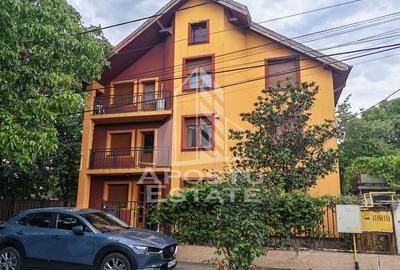 Casă cu 11 camere cu Canalizare în Lipovei