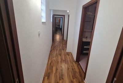 Casă cu 4 camere decomandat în Central