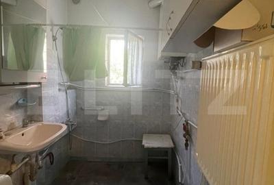 Casă cu 2 camere cu Canalizare în Central