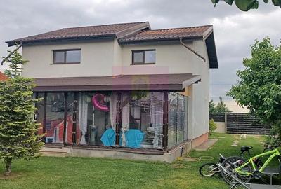 Casă cu 4 camere cu Teren 500 Mp în Săbăreni