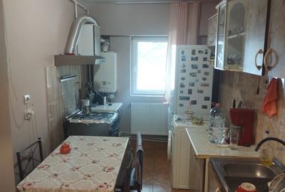 Apartament cu 2 camere decomandat în Fetești-Gară - 2