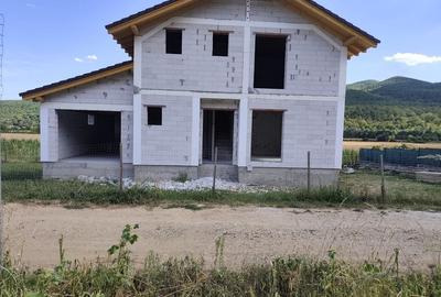 Casă cu 4 camere în Central