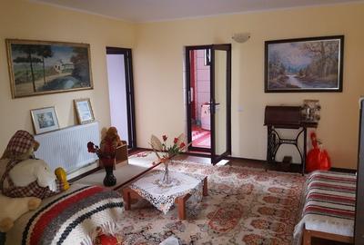Casă individuală cu 8 camere cu Teren 300 Mp în Bradu - 3
