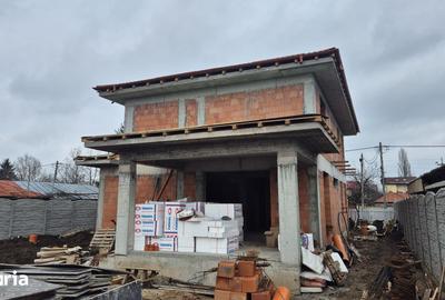 Casă cu 5 camere cu Teren 668 Mp în Mogoșoaia