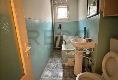 Apartament cu 3 camere semidecomandat în Calea Aradului