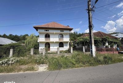 Casă cu 4 camere în Central