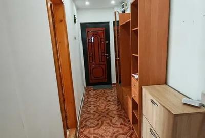 Apartament cu 2 camere decomandat, mobilat în Sud