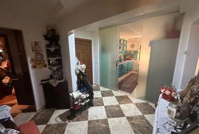 Apartament cu 4 camere decomandat, mobilat în Poarta 6 - 5
