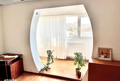 Apartament cu 3 camere semidecomandat în Mircea cel Bătrân