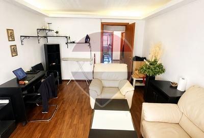 Apartament cu 3 camere decomandat în P-ța Unirii