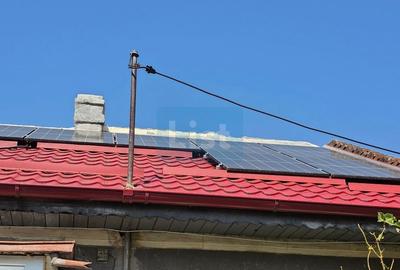Casă cu 2 camere cu Canalizare în Central