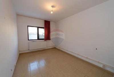 Casă individuală cu 9 camere cu Teren 400 Mp în Est - 11