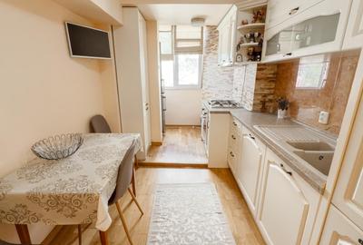 Apartament cu 3 camere decomandat, mobilat în Siderurgiștilor