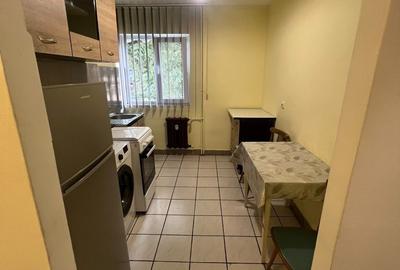 Apartament cu 3 camere semidecomandat în Cantemir