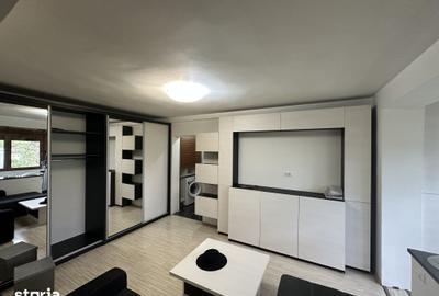 Apartament cu 3 camere semidecomandat în Nord