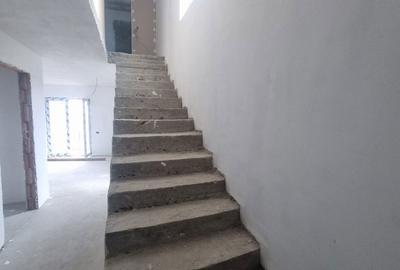 Casă cu 3 camere cu Teren 250 Mp în Central - 1