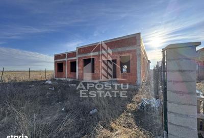 Casă cu 8 camere cu Teren 681 Mp în Central