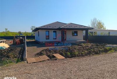 Casă cu 3 camere decomandat cu Teren 430 Mp în Țuțora - 1