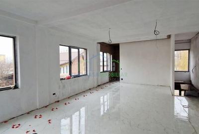 Spațiu comercial, de 120 mp, în Central - 4