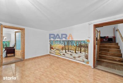 Casă cu 8 camere cu Teren 2075 Mp în Central