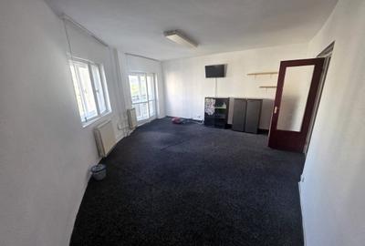 Apartament cu 3 camere decomandat, mobilat în Unirii