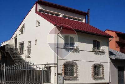 Casă individuală cu 6 camere cu Teren 169 Mp în Cotroceni