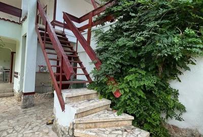 Casă cu 6 camere cu Teren 233 Mp în Central - 15