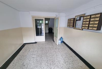 Apartament cu 2 camere semidecomandat în Podu Roș