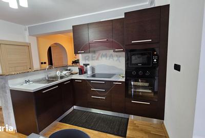 Casă cu 8 camere cu Teren 811 Mp în Obcini