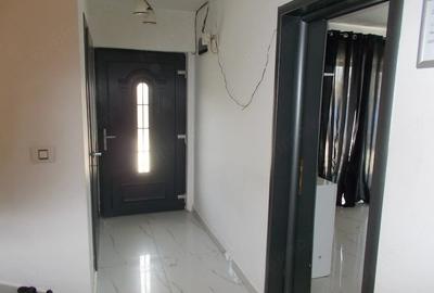 Casă cu 4 camere cu Teren 325 Mp în Parța