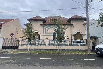 Casă individuală cu 5 camere cu Teren 1215 Mp în Central - 1