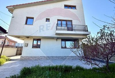 Casă cu 5 camere cu Teren 260 Mp în Palazu Mare - 1