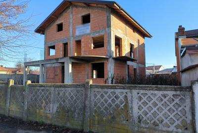 Casă individuală cu 7 camere cu Canalizare în Chiajna