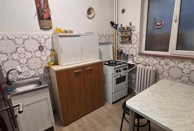 Apartament cu 3 camere decomandat în Berceni