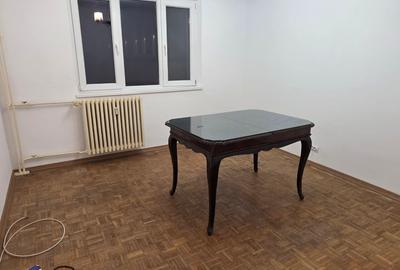 Apartament cu 4 camere semidecomandat în Berceni - 1