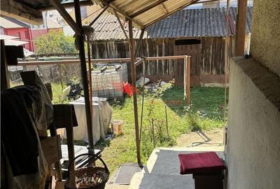 Casă cu 4 camere în Lelești