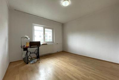 Apartament cu 3 camere decomandat în Decebal