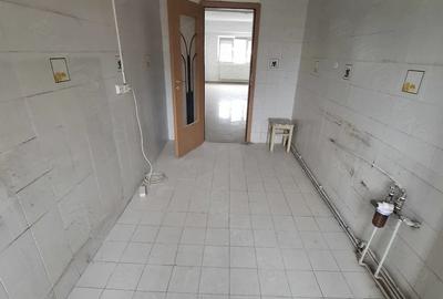 Apartament cu 4 camere decomandat în Central - 2