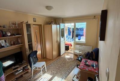 Apartament cu 3 camere semidecomandat, mobilat în Tomis III