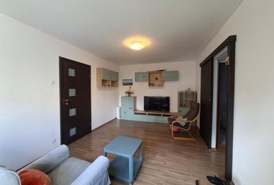 Apartament cu 4 camere semidecomandat, mobilat în Crângași