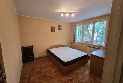 Apartament cu 3 camere semidecomandat în Micro 16 - 2
