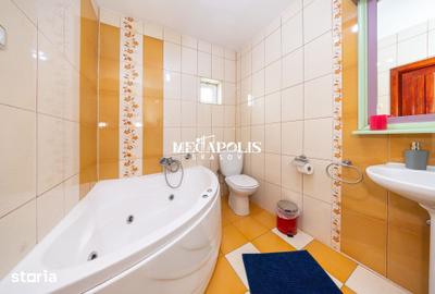 Casă cu Teren 1077 Mp în Central