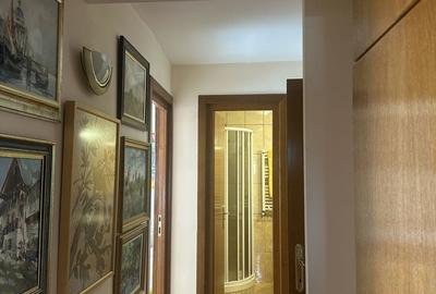Apartament cu 3 camere decomandat în Câmpina