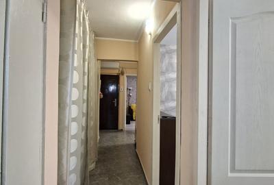 Apartament cu 3 camere decomandat în Micro 17