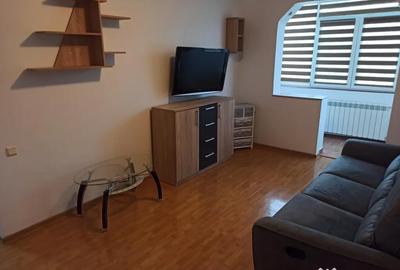 Apartament cu 3 camere semidecomandat în CET - 6