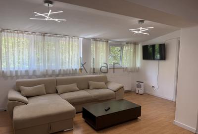 Apartament cu 4 camere semidecomandat, mobilat în Central