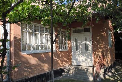 Casă cu 5 camere cu Teren 4000 Mp în Central - 1