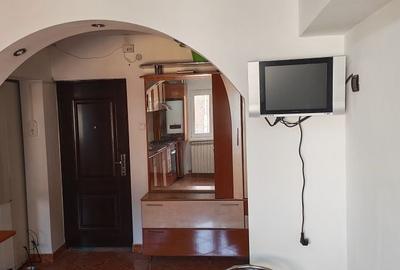 Apartament cu 2 camere decomandat în Precista