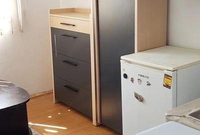 Garsonieră decomandată în Girocului