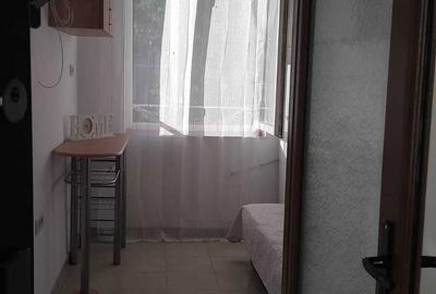 Garsonieră în Vest